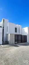 NEX-192617 - Casa en Venta, con 3 recamaras, con 2 baños, con 240 m2 de construcción en Residencial San Marino, CP 22567, Baja California.
