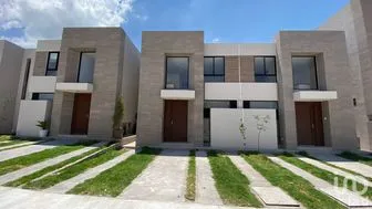 NEX-150316 - Casa en Renta, con 3 recamaras, con 2 baños, con 171 m2 de construcción en Altos Juriquilla, CP 76230, Querétaro.
