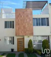 NEX-168053 - Casa en Renta, con 3 recamaras, con 4 baños, con 192 m2 de construcción en Altavista Juriquilla, CP 76230, Querétaro.