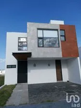 NEX-35307 - Casa en Venta, con 2 recamaras, con 3 baños, con 180 m2 de construcción.