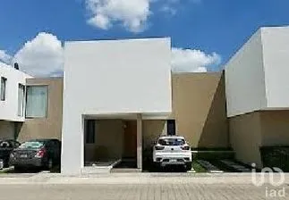 NEX-54425 - Casa en Venta, con 3 recamaras, con 2 baños, con 208 m2 de construcción en Cumbres del Lago, CP 76230, Querétaro.