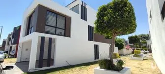 NEX-252274 - Casa en Venta, con 4 recamaras, con 5 baños, con 243 m2 de construcción.