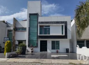 NEX-262319 - Casa en Venta, con 3 recamaras, con 2 baños, con 165 m2 de construcción.