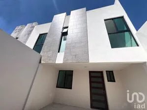 NEX-263119 - Casa en Venta, con 3 recamaras, con 2 baños, con 144 m2 de construcción.