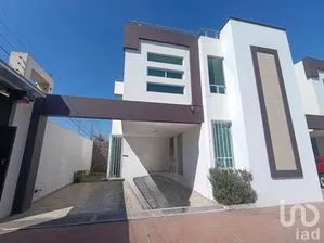 NEX-264357 - Casa en Venta, con 3 recamaras, con 2 baños, con 120 m2 de construcción.