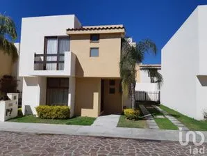 NEX-252656 - Casa en Venta, con 3 recamaras, con 2 baños, con 183 m2 de construcción.