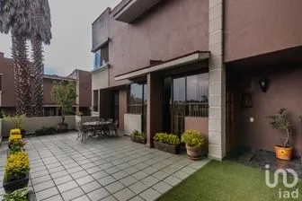 NEX-263689 - Casa en Venta, con 4 recamaras, con 4 baños, con 485 m2 de construcción.
