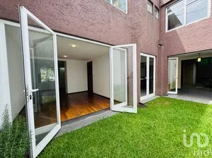 NEX-261953 - Casa en Renta, con 4 recamaras, con 3 baños, con 290 m2 de construcción en Tlacopac, CP 01049, Ciudad de México.