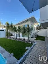 NEX-199049 - Casa en Venta, con 5 recamaras, con 4 baños, con 1300 m2 de construcción.