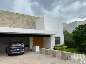 NEX-220306 - Casa en Renta, con 5 recamaras, con 5 baños, con 620 m2 de construcción en Jurica, CP 76100, Querétaro.
