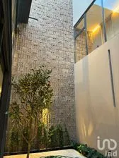 NEX-236779 - Casa en Venta, con 4 recamaras, con 5 baños, con 250 m2 de construcción.
