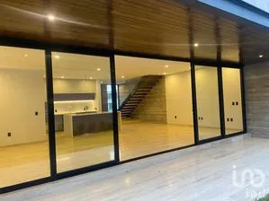 NEX-308084 - Casa en Venta, con 3 recamaras, con 3 baños, con 238 m2 de construcción.