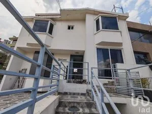 NEX-295604 - Casa en Venta, con 4 recamaras, con 3 baños, con 326 m2 de construcción.