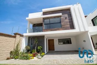 NEX-197785 - Casa en Venta, con 4 recamaras, con 4 baños, con 352 m2 de construcción.