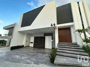 NEX-198105 - Casa en Venta, con 4 recamaras, con 4 baños, con 390 m2 de construcción en Lomas de Angelópolis II, CP 72830, Puebla.