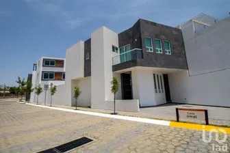 NEX-202981 - Casa en Renta, con 3 recamaras, con 2 baños, con 205 m2 de construcción en Lomas de Angelópolis, CP 72830, Puebla.