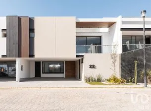NEX-247284 - Casa en Venta, con 5 recamaras, con 5 baños, con 349 m2 de construcción.