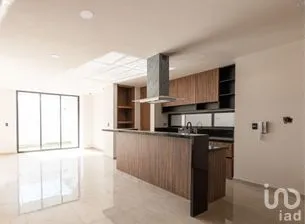 NEX-247550 - Casa en Venta, con 4 recamaras, con 5 baños, con 263 m2 de construcción.