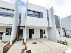 NEX-251959 - Casa en Venta, con 3 recamaras, con 2 baños, con 163 m2 de construcción.