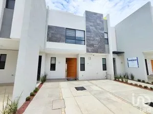 NEX-251963 - Casa en Venta, con 3 recamaras, con 3 baños, con 164 m2 de construcción.