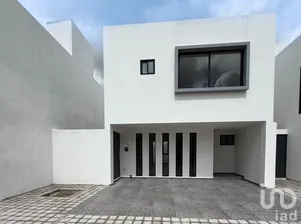 NEX-259820 - Casa en Venta, con 3 recamaras, con 3 baños, con 160 m2 de construcción.