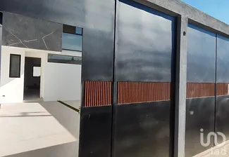 NEX-262407 - Casa en Venta, con 3 recamaras, con 2 baños, con 144 m2 de construcción.