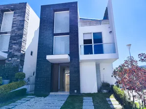NEX-263117 - Casa en Renta, con 4 recamaras, con 5 baños, con 212 m2 de construcción.