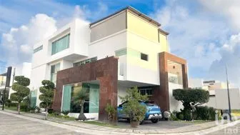NEX-293561 - Casa en Venta, con 4 recamaras, con 4 baños, con 397 m2 de construcción.