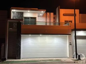 NEX-195919 - Casa en Renta, con 3 recamaras, con 3 baños, con 158 m2 de construcción.