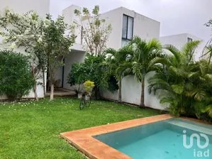 NEX-195269 - Casa en Renta, con 3 recamaras, con 4 baños, con 191 m2 de construcción en Cholul, CP 97305, Yucatán.