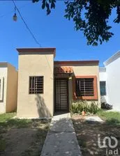 NEX-259139 - Casa en Renta, con 3 recamaras, con 1 baño, con 65 m2 de construcción en Valle Alto, CP 80050, Sinaloa.