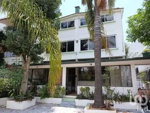 NEX-249502 - Casa en Venta, con 4 recamaras, con 4 baños, con 352 m2 de construcción.