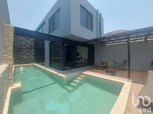 NEX-212959 - Casa en Venta, con 4 recamaras, con 1 baño, con 250 m2 de construcción.