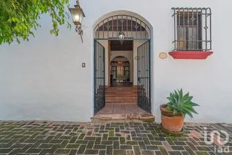 NEX-261127 - Casa en Venta, con 4 recamaras, con 4 baños, con 359 m2 de construcción.