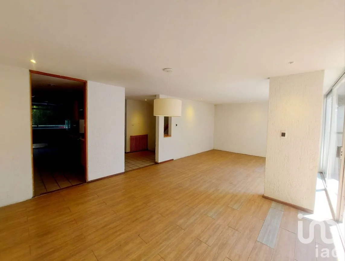 Casa en Venta en Tetelpan, Álvaro Obregón, Ciudad de México | NEX-285414 | iad México | Foto 1 de 19