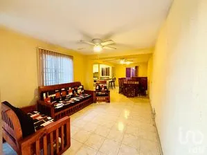 NEX-285415 - Casa en Renta, con 3 recamaras, con 2 baños, con 90 m2 de construcción.