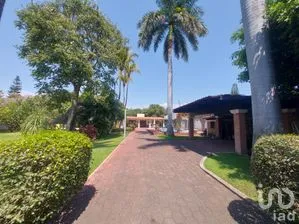 NEX-291018 - Casa en Venta, con 5 recamaras, con 5 baños, con 480 m2 de construcción en Real del Puente, CP 62790, Morelos.