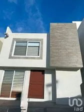 NEX-254789 - Casa en Renta, con 3 recamaras, con 3 baños, con 214 m2 de construcción.