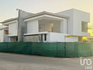NEX-235260 - Casa en Venta, con 5 recamaras, con 5 baños, con 710 m2 de construcción.