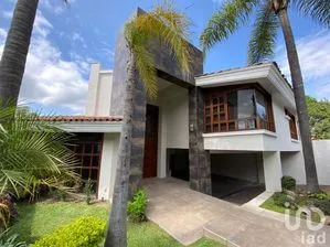 NEX-240226 - Casa en Venta, con 4 recamaras, con 4 baños, con 420 m2 de construcción.