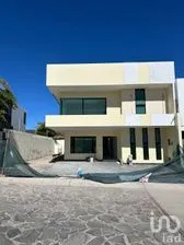 NEX-265820 - Casa en Venta, con 3 recamaras, con 4 baños, con 275 m2 de construcción en Los Robles, CP 45133, Jalisco.