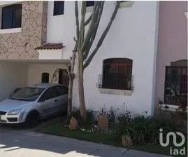 NEX-295971 - Casa en Venta, con 3 recamaras, con 2 baños, con 158 m2 de construcción.