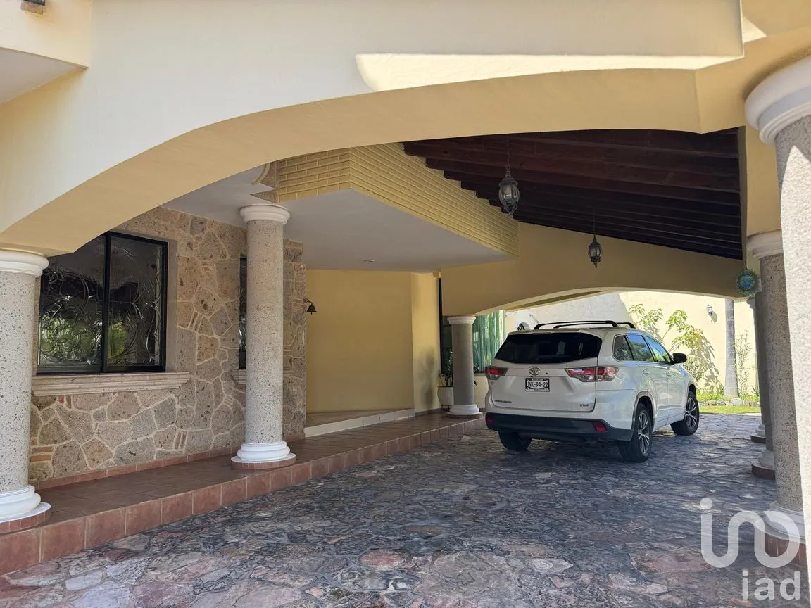 Casa en Venta en Bugambilias, Zapopan, Jalisco | NEX-303557 | iad México | Foto 2 de 15