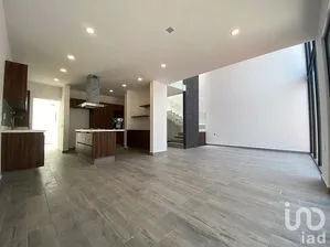 NEX-206200 - Casa en Venta, con 3 recamaras, con 3 baños, con 190 m2 de construcción.