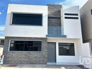 NEX-213167 - Casa en Venta, con 4 recamaras, con 3 baños, con 184 m2 de construcción.