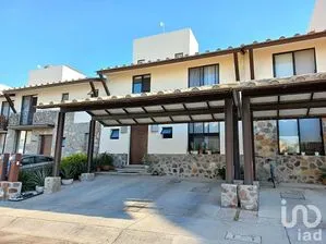 NEX-224484 - Casa en Venta, con 3 recamaras, con 2 baños, con 169 m2 de construcción.