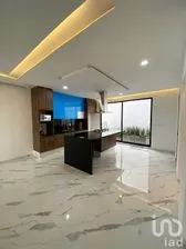NEX-252031 - Casa en Venta, con 4 recamaras, con 4 baños, con 260 m2 de construcción.