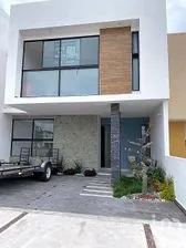 NEX-252031 - Casa en Venta, con 4 recamaras, con 4 baños, con 265 m2 de construcción.