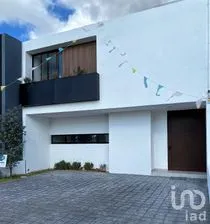 NEX-262224 - Casa en Venta, con 4 recamaras, con 3 baños, con 197 m2 de construcción.