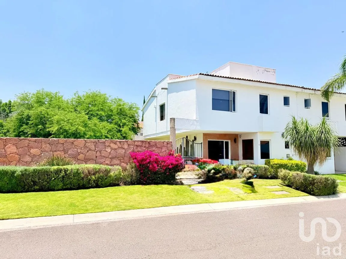 Casa en Venta en Real del Bosque, Corregidora, Querétaro | NEX-298001 | iad México | Foto 1 de 23